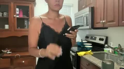 Snapshot of prettyyykittyyy22 chatting on November 3, 2:18 pm prettyyykittyyy22 online show from November 3, 2:18 pm