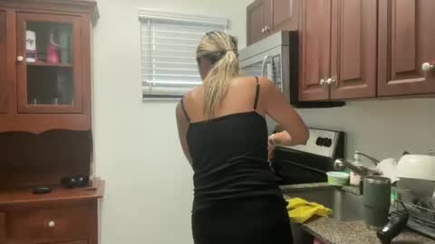 Snapshot of prettyyykittyyy22 chatting on November 13, 5:56 pm prettyyykittyyy22 online show from November 13, 5:56 pm