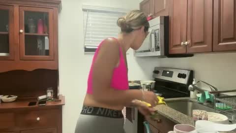 Snapshot of prettyyykittyyy22 chatting on January 14, 8:36 pm prettyyykittyyy22 online show from January 14, 8:36 pm