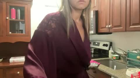 Snapshot of prettyyykittyyy22 chatting on February 8, 3:59 pm prettyyykittyyy22 online show from February 8, 3:59 pm