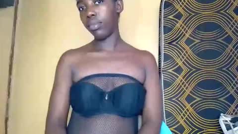 prettyzuzu online show from November 7, 8:03 am