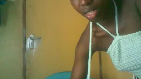 prettyzuzu online show from November 18, 8:30 am