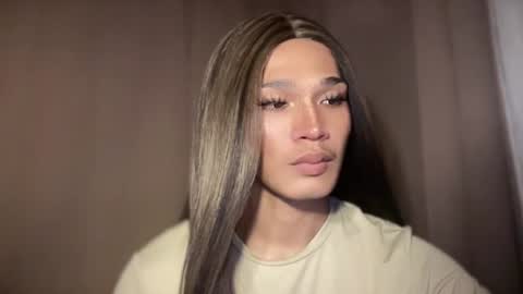 Snapshot of pricelessbeautyxxx chatting on January 15, 1:05 pm TINA online show from January 15, 1:05 pm