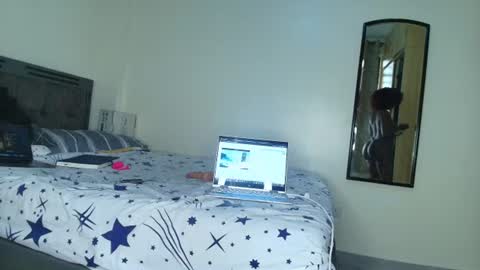 Snapshot of pricky375313 chatting on June 19, 5:01 am pricky375313 online show from June 19, 5:01 am