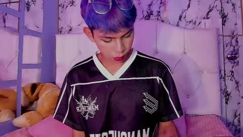 Apolo online show from December 4, 8:28 pm