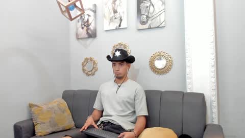 prince_arthur77 online show from February 6, 1:10 pm