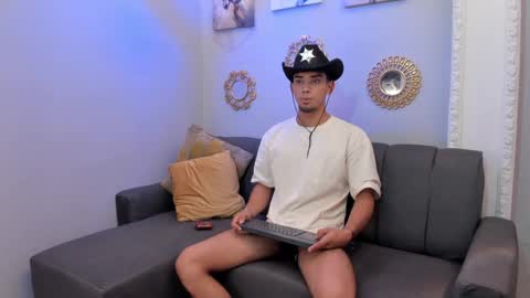 prince_arthur77 online show from February 8, 3:53 pm