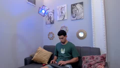 prince_arthur77 online show from February 13, 12:43 pm