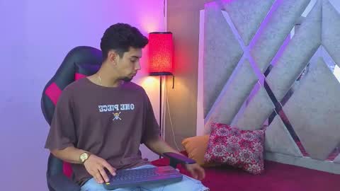 prince_arthur77 online show from March 13, 9:32 pm