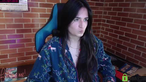 Snapshot of princesa_leia_zathur chatting on January 21, 3:54 pm Leia online show from January 21, 3:54 pm