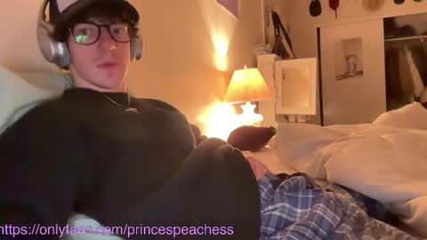 Peaches online show from November 17, 2:39 am
