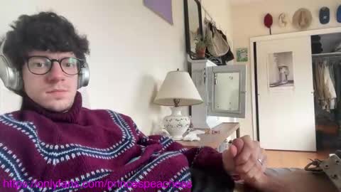 Peaches online show from February 17, 6:25 pm