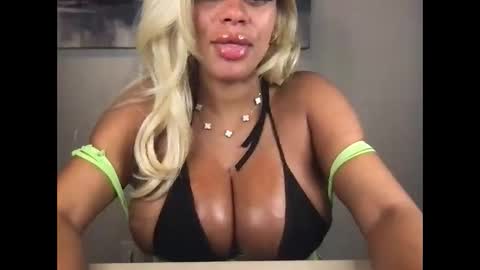 Snapshot of princess1tick chatting on April 20, 8:10 pm princess1tick online show from April 20, 8:10 pm