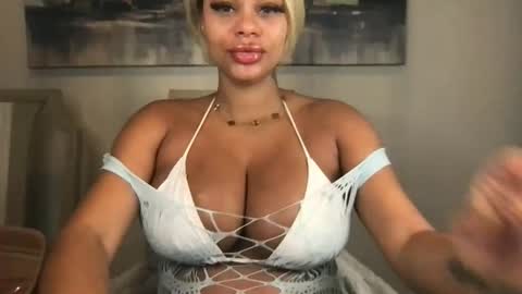 Snapshot of princess1tick chatting on April 27, 7:12 pm princess1tick online show from April 27, 7:12 pm