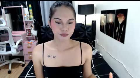 Snapshot of princess_018 chatting on October 21, 2:01 am Shane online show from October 21, 2:01 am