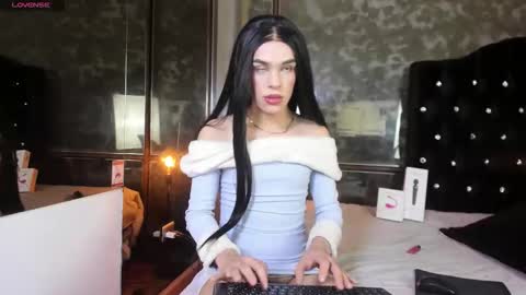 valery online show from November 30, 7:51 pm