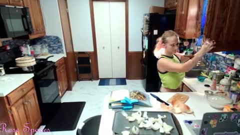 Snapshot of princess_rose_spades chatting on October 31, 2:40 pm Princess Rose online show from October 31, 2:40 pm