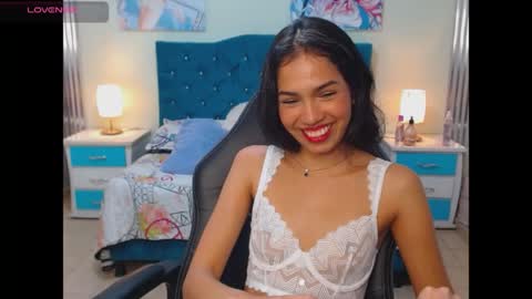 princess_skinny18 online show from April 1, 9:34 pm