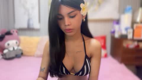 Estela online show from December 22, 1:35 am