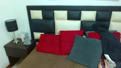 Snapshot of princess_violetx chatting on February 28, 12:11 am princess_violetx online show from February 28, 12:11 am