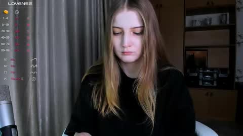 princessaalicc online show from December 1, 2:11 pm