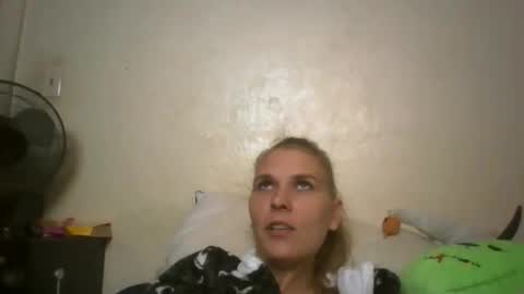 Snapshot of princesschesila chatting on October 20, 12:44 am princesschesila online show from October 20, 12:44 am