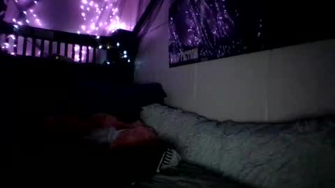 Holly love online show from November 4, 4:55 am