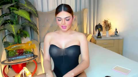 Snapshot of princesshugecumontop chatting on October 20, 12:16 pm PrincessDONT FORGET TO FOLLOW ME online show from October 20, 12:16 pm