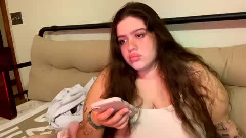 Snapshot of princesslaylaa chatting on December 3, 6:48 am princessviccxo online show from December 3, 6:48 am