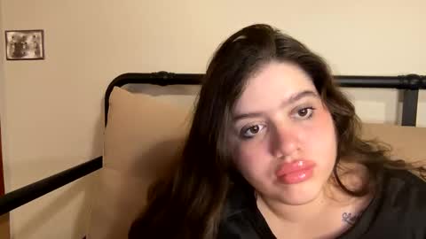 Snapshot of princesslaylaa chatting on December 6, 9:10 am princessviccxo online show from December 6, 9:10 am