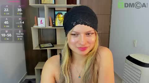 Snapshot of princessmariana25 chatting on October 14, 7:25 pm princessmariana25 online show from October 14, 7:25 pm