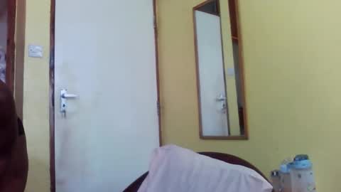 Snapshot of princessmiles2 chatting on October 5, 5:50 am phelly online show from October 5, 5:50 am