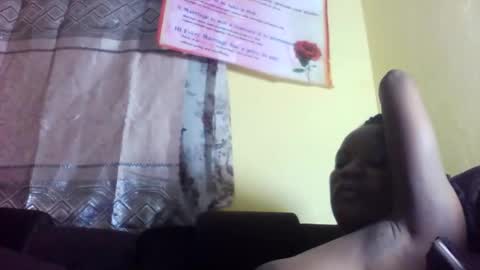 Snapshot of princessmiles2 chatting on October 15, 7:36 pm phelly online show from October 15, 7:36 pm