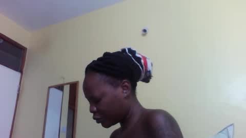 Snapshot of princessmiles2 chatting on October 27, 4:05 am phelly online show from October 27, 4:05 am