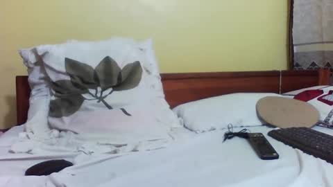 Snapshot of princessmiles2 chatting on December 15, 1:43 am phelly online show from December 15, 1:43 am