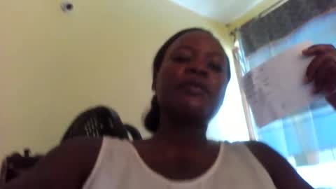 Snapshot of princessmiles2 chatting on February 15, 11:19 am phelly online show from February 15, 11:19 am