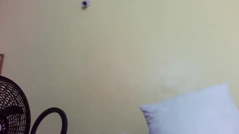 Snapshot of princessmiles2 chatting on April 10, 4:39 am phelly online show from April 10, 4:39 am