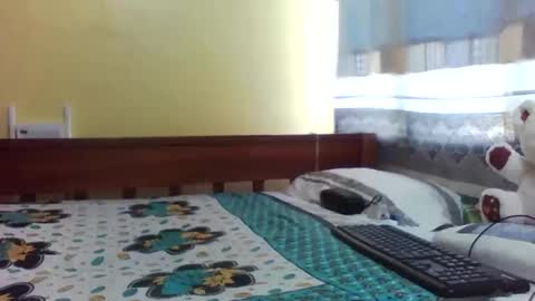 Snapshot of princessmiles2 chatting on April 13, 8:31 am phelly online show from April 13, 8:31 am