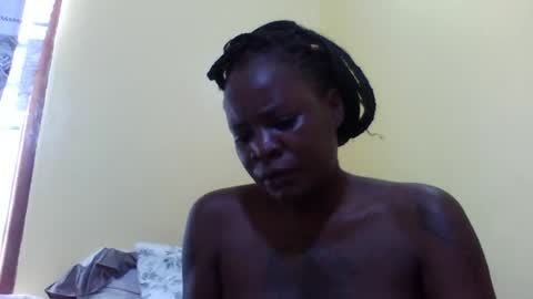 Snapshot of princessmiles2 chatting on June 19, 12:20 pm phelly online show from June 19, 12:20 pm