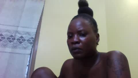 Snapshot of princessmiles2 chatting on July 1, 3:30 am phelly online show from July 1, 3:30 am