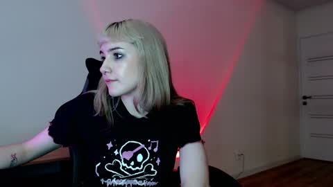 Snapshot of princessshy___ chatting on March 3, 6:01 pm 18 y.o online show from March 3, 6:01 pm