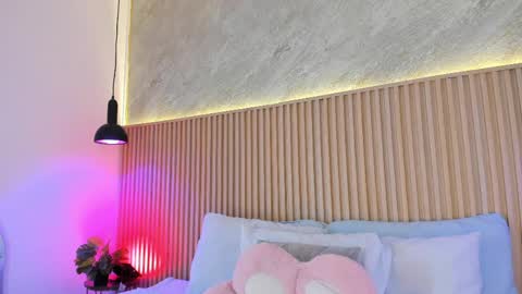 Profana Red online show from April 4, 1:52 pm