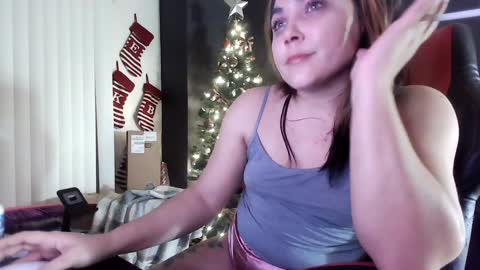 Snapshot of puddinforlife chatting on December 11, 3:24 am Krystle online show from December 11, 3:24 am