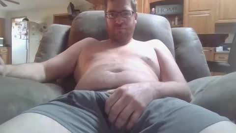 Snapshot of pullmywiener chatting on February 13, 8:16 pm pullmywiener online show from February 13, 8:16 pm