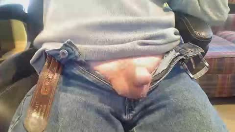 pulltoy1 online show from February 5, 6:23 pm