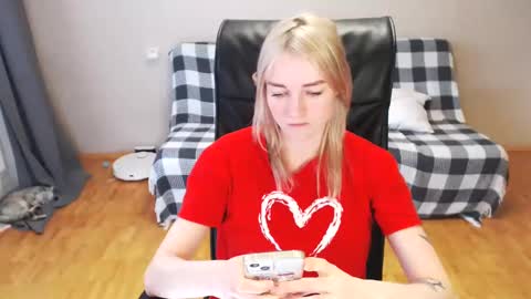 Polly online show from March 11, 10:40 am