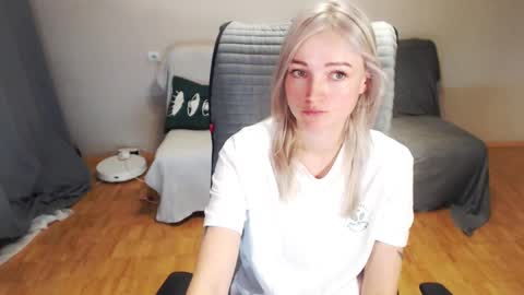 Snapshot of puma_ma chatting on February 2, 3:38 am Polly online show from February 2, 3:38 am