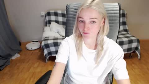 Snapshot of puma_ma chatting on February 15, 1:09 pm Polly online show from February 15, 1:09 pm