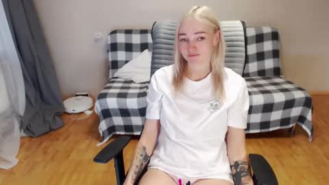 Snapshot of puma_ma chatting on February 19, 4:08 am Polly online show from February 19, 4:08 am