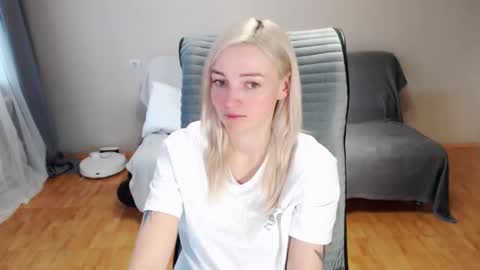 Snapshot of puma_ma chatting on February 23, 4:21 am Polly online show from February 23, 4:21 am